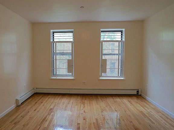 3rd image of 848 Franklin Ave APT 2B