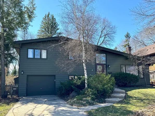 28 Fareway Dr, Northfield, MN 55057