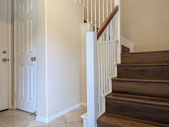4th image of 1897 Fargo Ln Unit 3