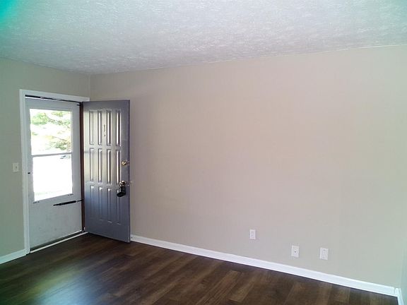 5th image of 206 Centennial Dr #1