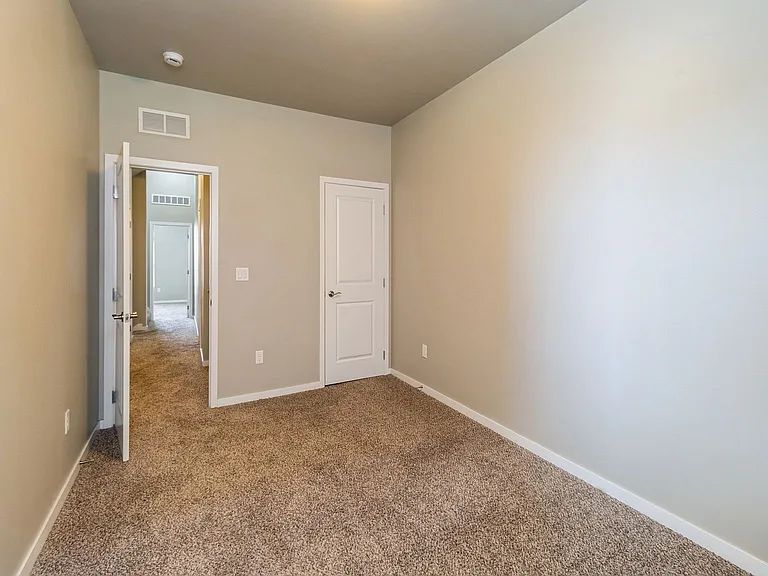 320 SW 6th St #106 — Photo 15