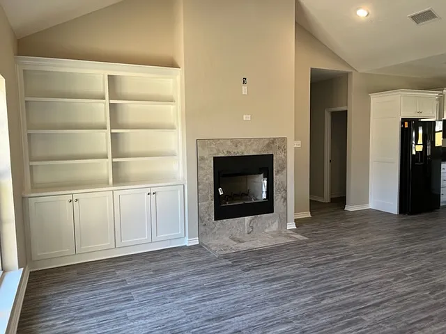 130 Oasis St — Photo 2