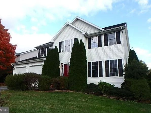 10705 Hershey Dr, Williamsport, MD 21795