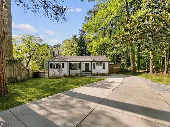 3rd image of 3154 Briarcliff Way