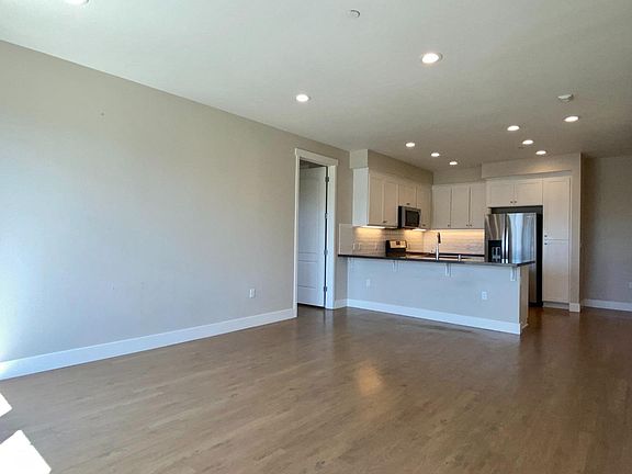4th image of 2305 S Winchester Blvd #306