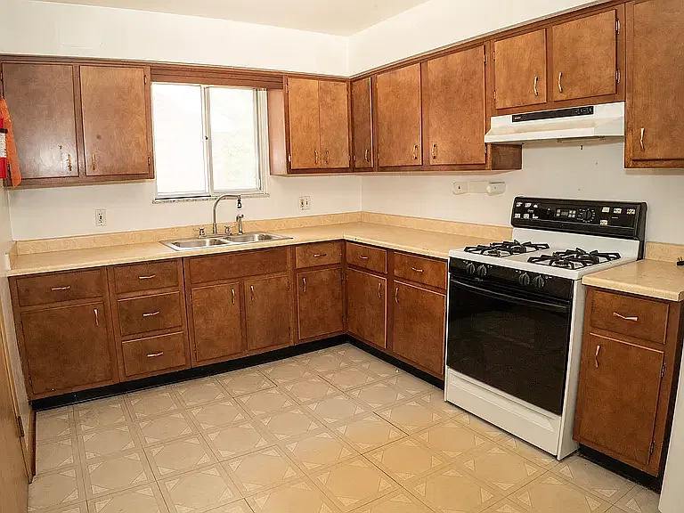 3 bed, 1200 sqft, $1,600 — Photo 3