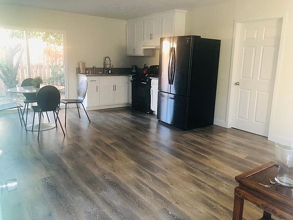 5th image of 4240 Kenwood Ave