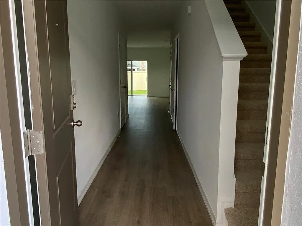 3 bed, 2.5 bath, 1463 sqft, $2,100 — Photo 2