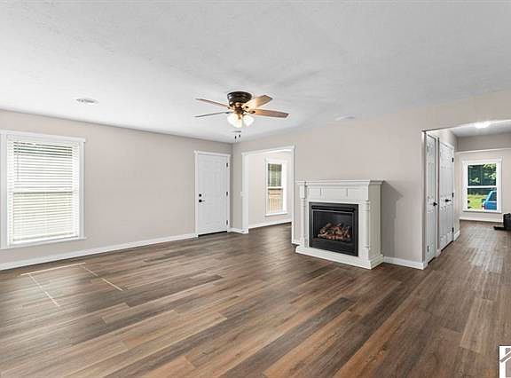 3rd image of 3960 Husband Rd
