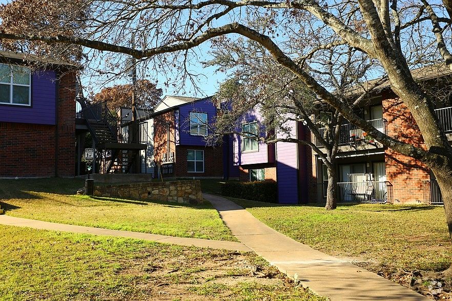 1st image of 409 E William Cannon Dr