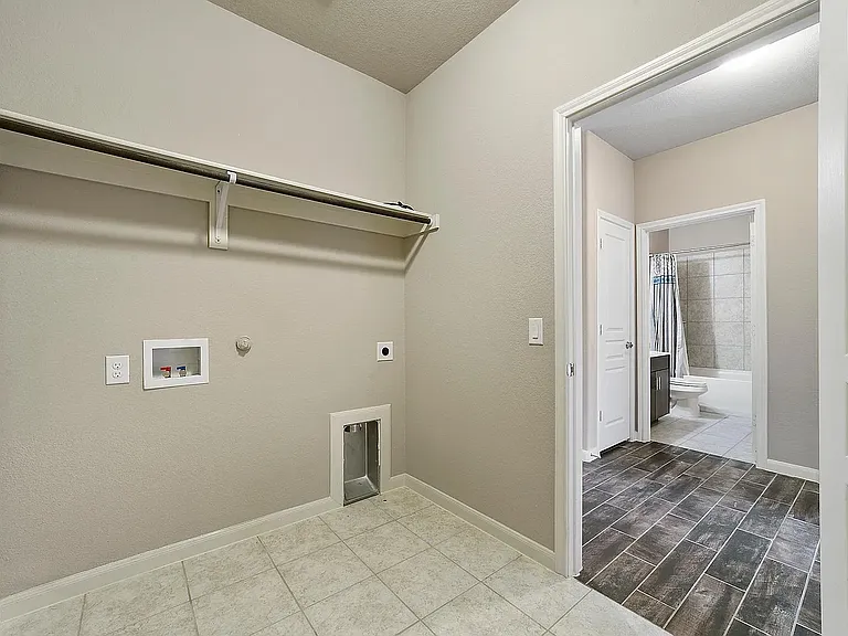 485 Harding Ln — Photo 15