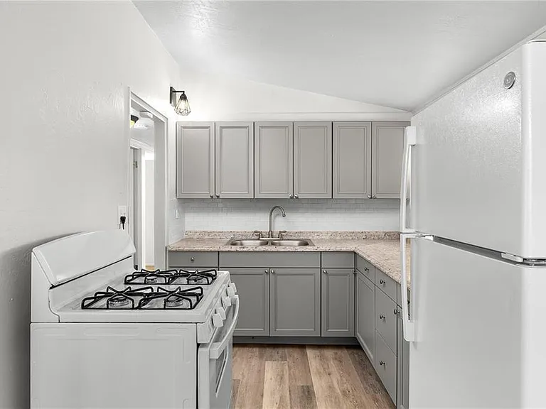599 East Ave — Photo 4