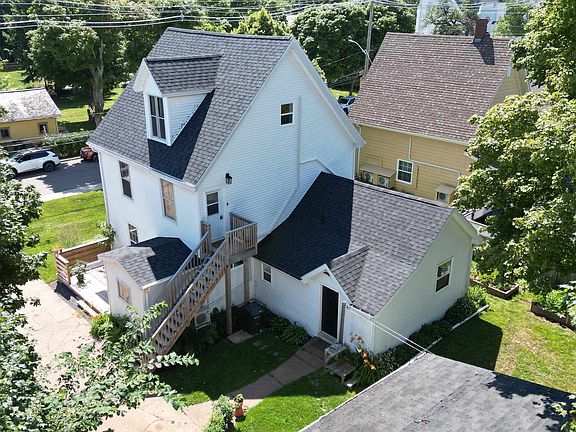 2nd image of 211 Winter St