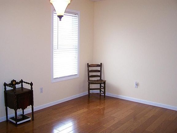 5th image of 364 Gandervalley Ln