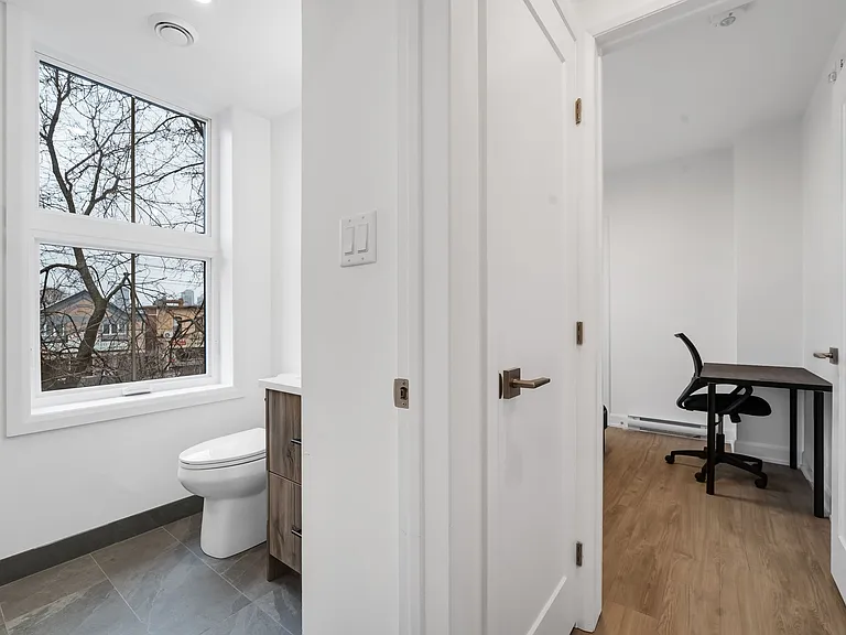 887 Somerset St W — Photo 25