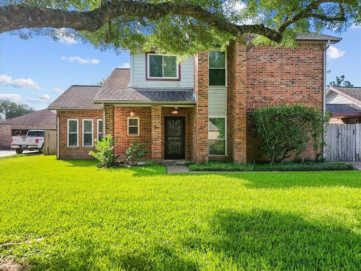 4 bed, 2.5 bath, 1997 sqft, $3,800 — Photo 1