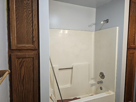 5th image of 130 N High St