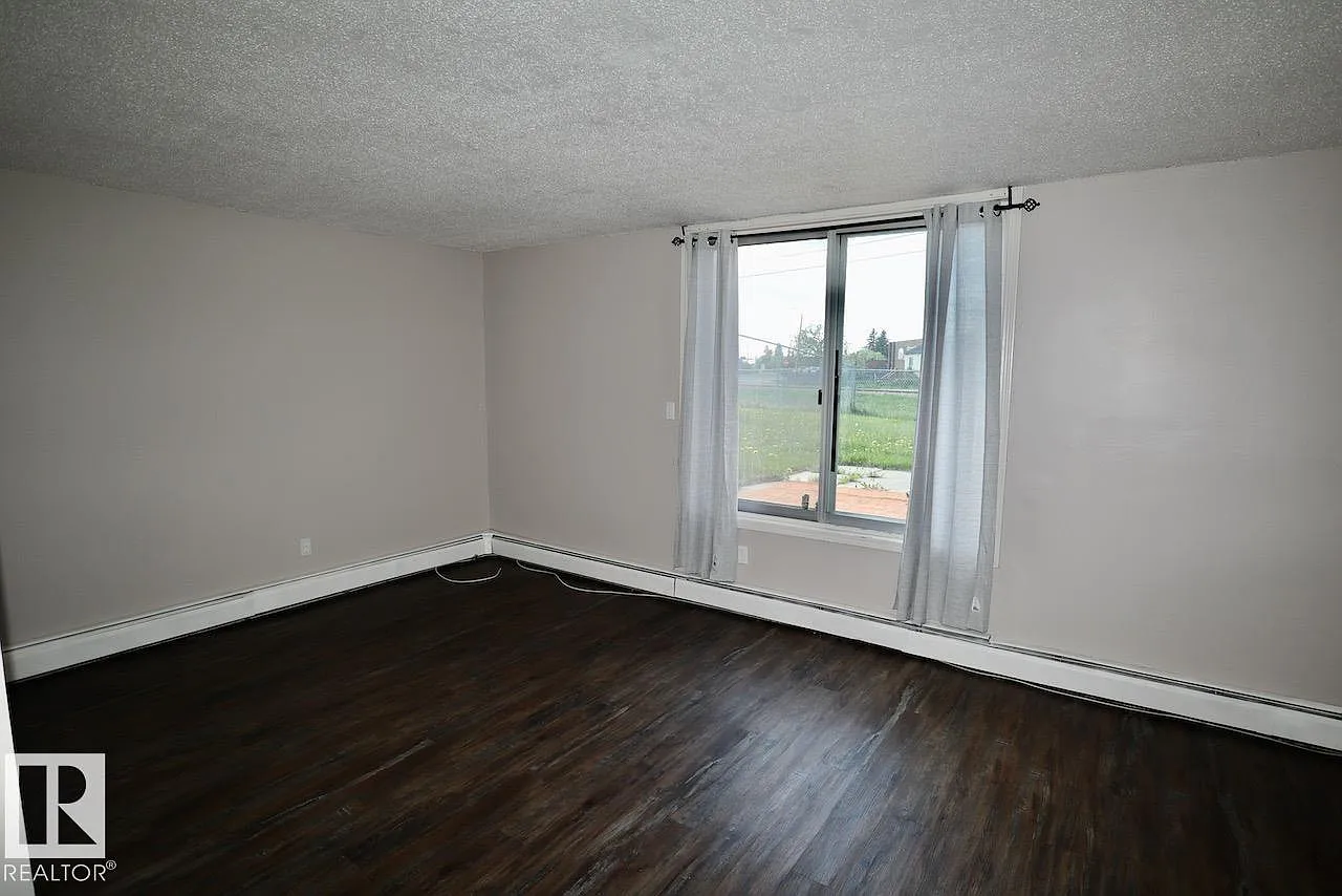 3 bed, 1.0 bath, 624 sqft, $1,395 — Photo 3
