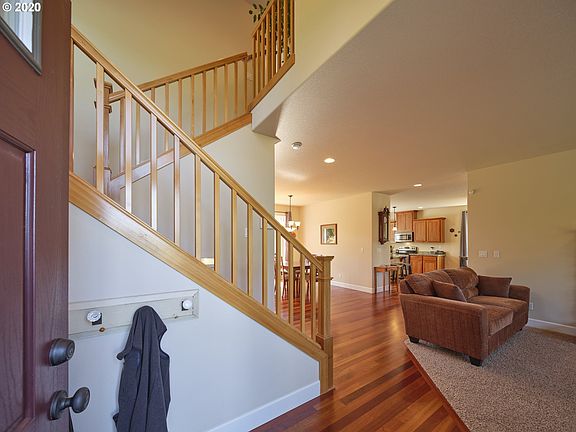 3rd image of 9505 NW Lakeshore Ave