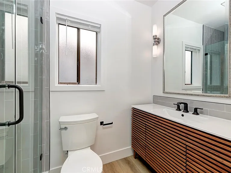 1090 Loma Dr — Photo 29