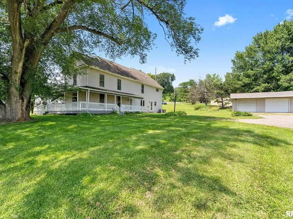 7020 Valley Dr, Bettendorf, IA 52722