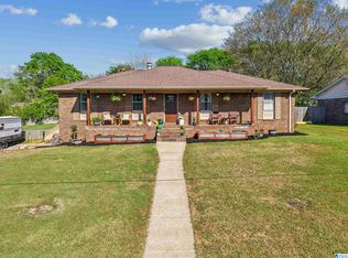 1066 Sunny Dell Ln, Bessemer, AL 35023