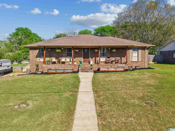 1066 Sunny Dell Ln, Bessemer, AL 35023