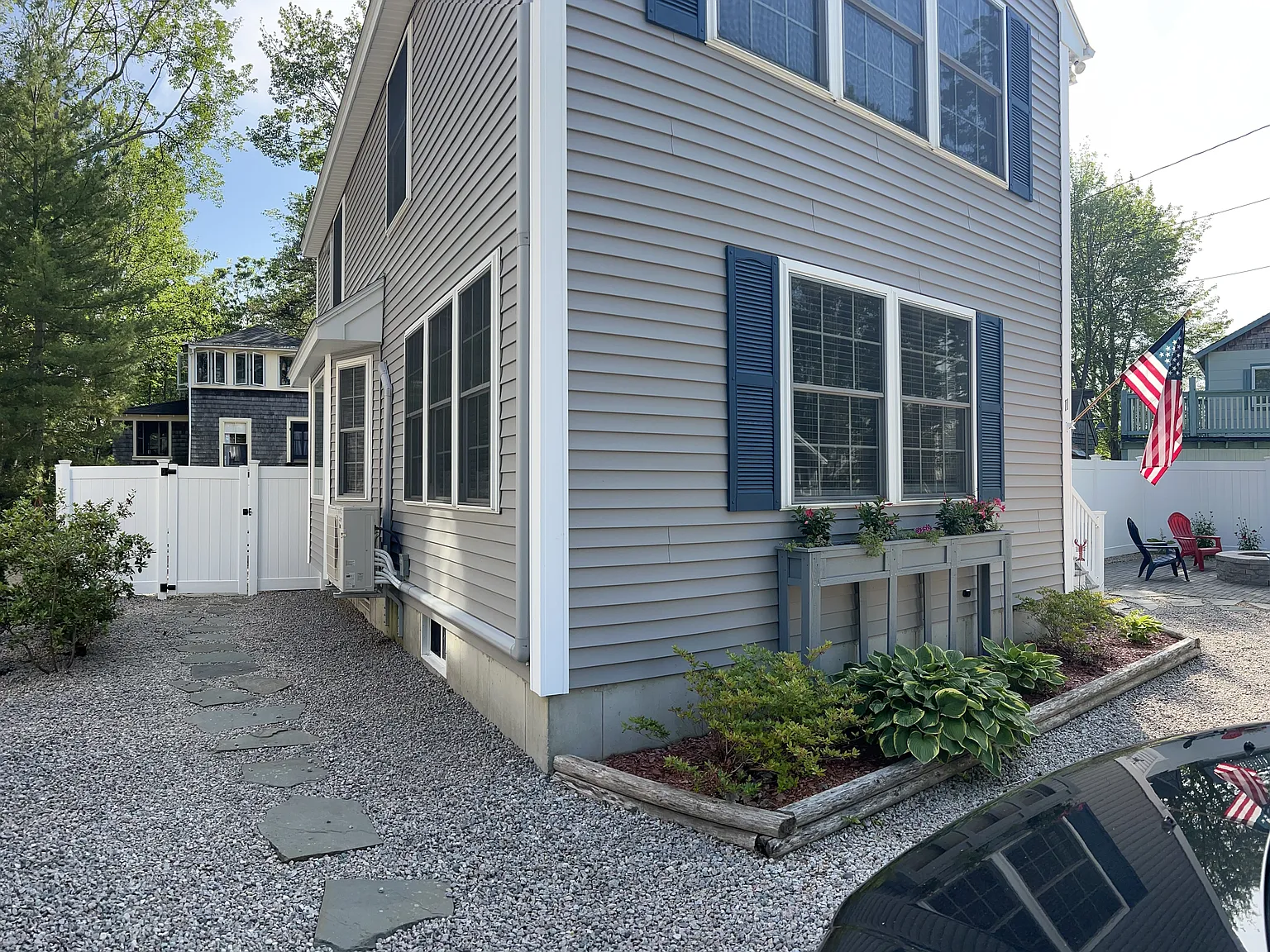 11 Hampton Ave — Photo 2