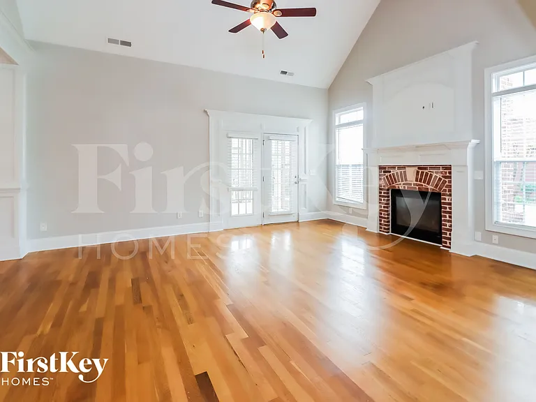3120 Alhambra Cir — Photo 12