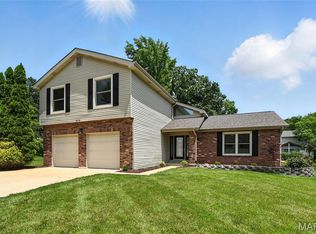 2174 Willow Ridge Ln, Chesterfield, MO 63017