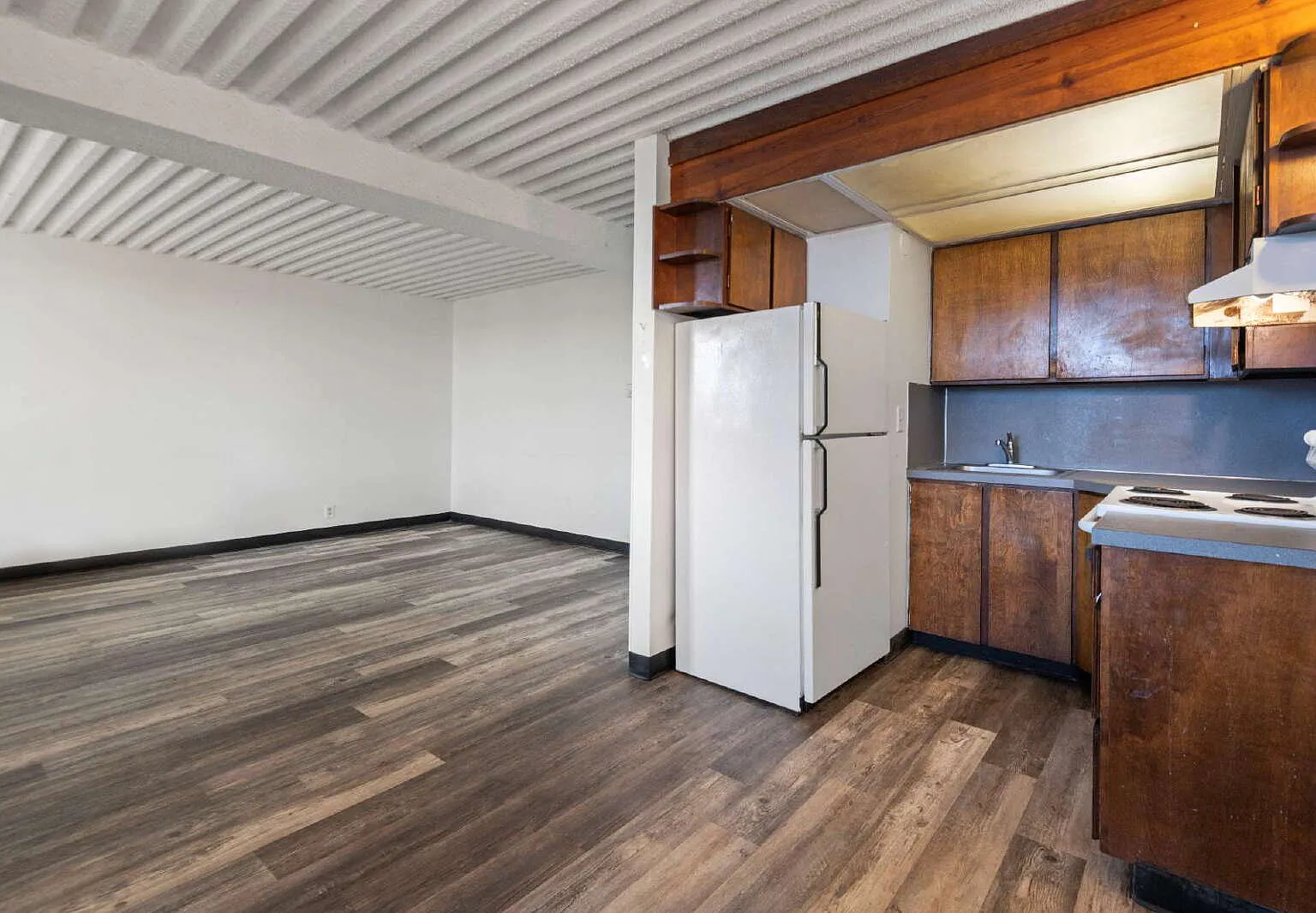 2 bed, 1.0 bath, $995 — Photo 1