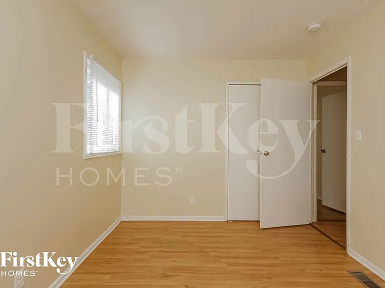 703 E Streamwood Blvd — Photo 10