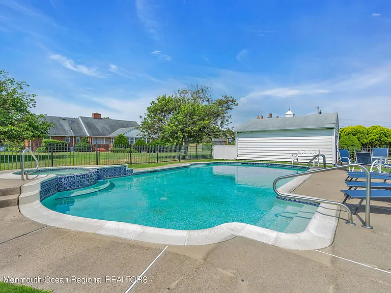 7 Howell Ave — Photo 49
