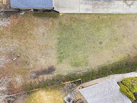 3rd image of 223 Piper Dr