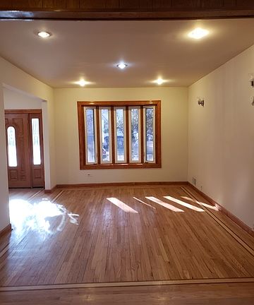 3rd image of 4257 N Lowell Ave