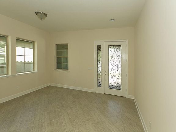 4th image of 3070 Lucena Ln
