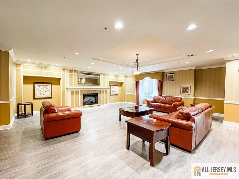105 Regency Pl — Photo 27