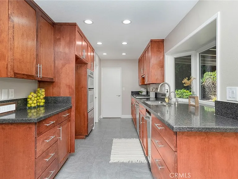 419 Fleming Ave — Photo 7