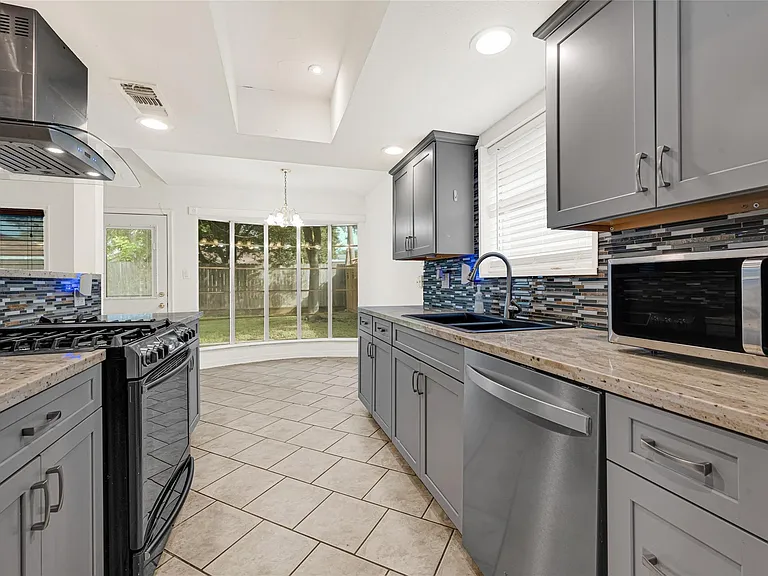 11427 Sagegrove Ln — Photo 10