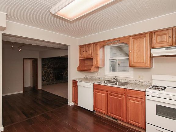 4th image of 458 Whitman Blvd
