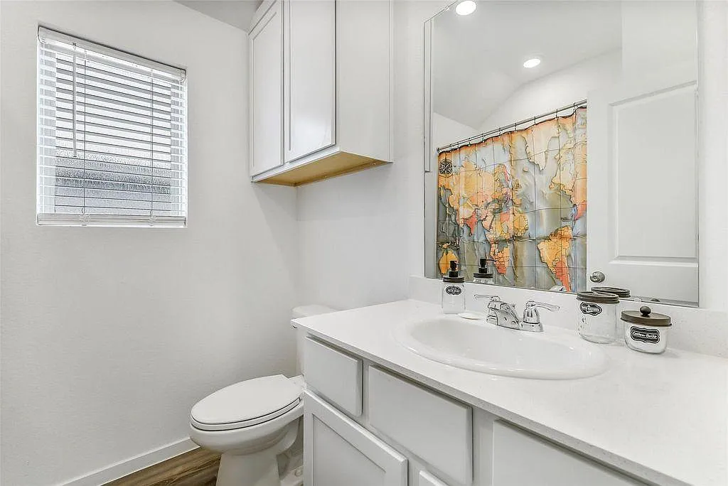 3 bed, 2.0 bath, 19000 sqft, $1,434 — Photo 2