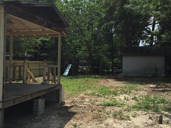 3rd image of 8422 Eaton Ave