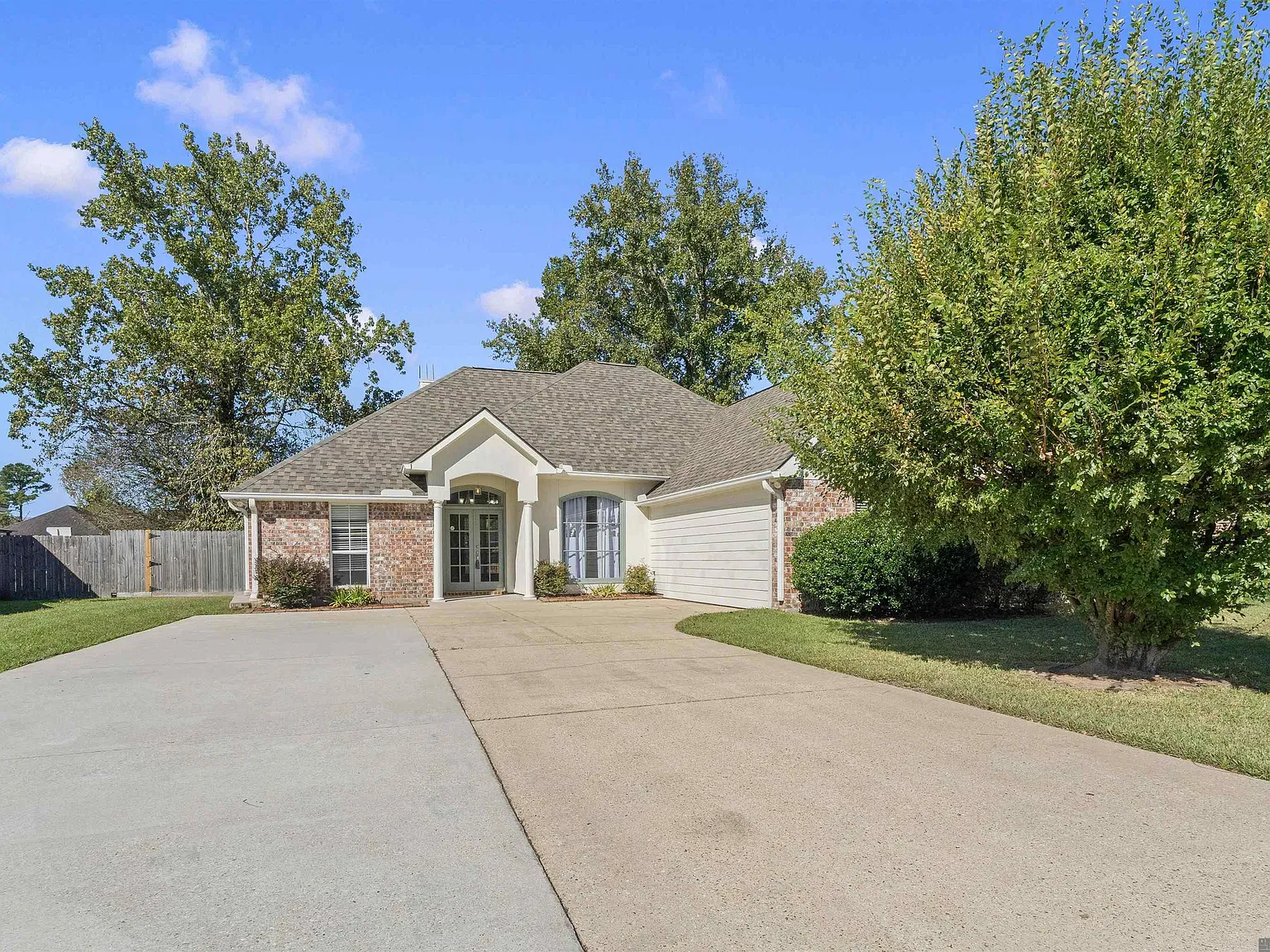 4 bed, 2086 sqft, $2,300 — Photo 1