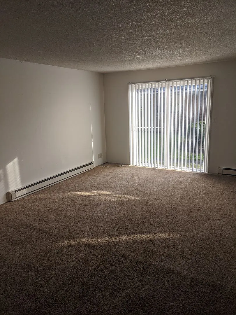 (905) Draper Arms Apartments - 2 Bedroom / 1 Bath Apartment — Photo 3