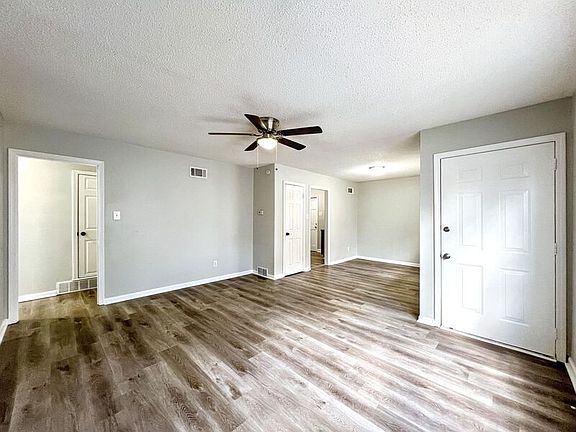 5th image of 3037 Bluffdale St