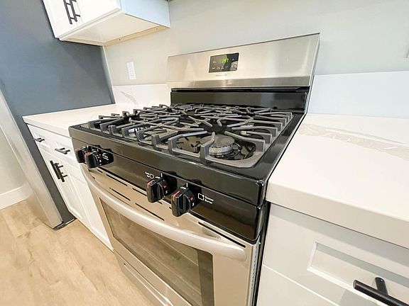 3rd image of 914 17th St APT 18