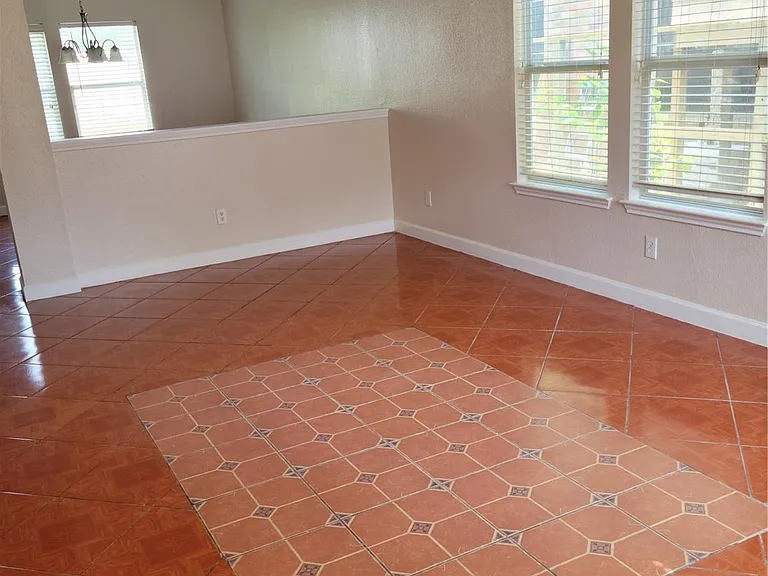 7915 Summerfern Ct — Photo 2