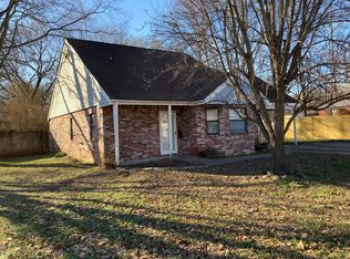 303 Walnut St, Ozark, AR 72949