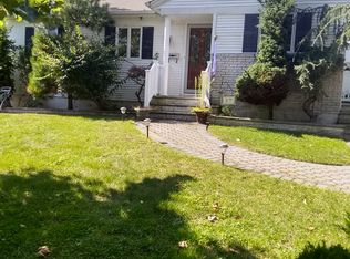 37 Block Blvd, Massapequa Park, NY 11762