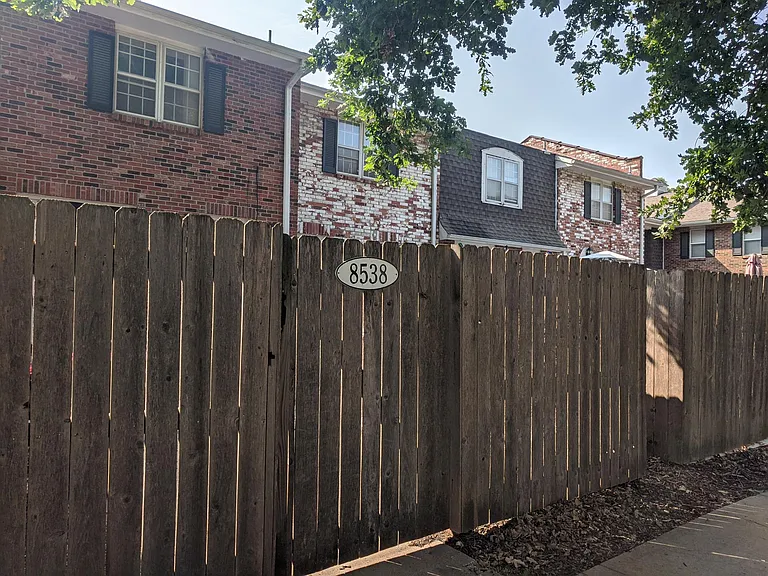 8538 W 85th St — Photo 1